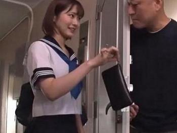 『何だその持ち方わっ！』財布を拾ってくれたが持ち方がバイ菌！怒ったハゲおやじに犯される、制服を剥ぎとられメッタ刺し！