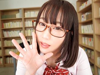 《篠宮ゆり VR》眼鏡のインテリ娘が図書室でおねだりフェラしてM字開脚誘惑♪♪ワレメをくぱぁして結合部分丸見え挿入