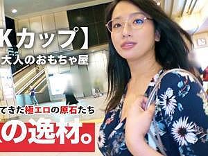 【SEXの逸材】想像を絶するKカップの神おっぱい登場！！アダルトショップ勤務の生粋のスケベ女がその凄テクを披露する！！