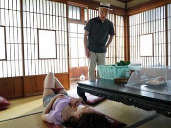 【人妻レイプ】夫の都合で田舎に引っ越して退屈な美熟女がオナニー疲れで寝てしまい&hellip;自治会長に見られて無理やり激ピストン強姦