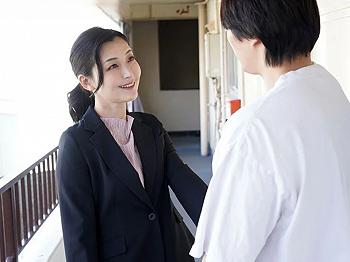 【叔母&times;甥っ子】出張で僕が1人で暮らす家に泊まる事になったおばさん&hellip;無防備な美熟女との同居生活に我慢出来ず肉体関係に