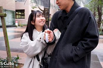 《 月本海咲 》「きゃあ もう！」玩具で遊んでたら 中に入ってきて…膝が震えちゃう！水着姿も恥ずかしいし お風呂でもイチ