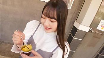 プリッ尻の高身長のエロ美人は頼んでもいないのに自らチンコを奥まで咥える好き物です
