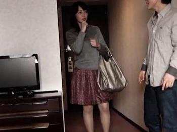 五十路とは思えぬ綺麗なおばさんとホテルIN！若いちんぽに恋焦がれていた熟女が思わず激イキ♡恥ずかしいほど喘ぎちらすイイ女