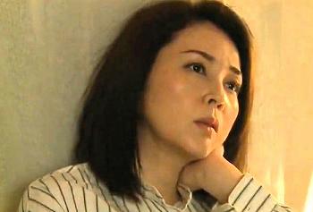 【人妻売春】「今月のお金ちょっと足らなくて&hellip;」四十路奥さんはモラルを捨て大家に相談する