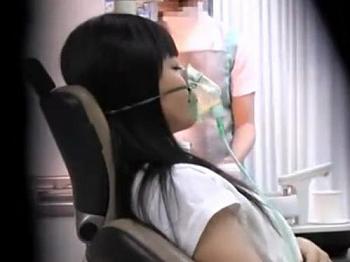 まさかの歯医者で犯される女子校生！麻酔で昏睡状態、抵抗できない少女のブラを剥ぎパンツ脱がして好き放題ちんぽ突きまくる！
