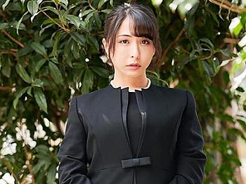 （MM）未亡人の若いお姉さんが喪服姿でオチンチンを久しぶりに満喫して乱れることになる