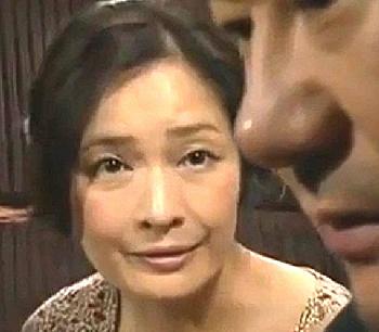 【ヘンリー塚本作品】「嫁にマラを挿入してやってくれ…」屋敷の旦那に依頼された使用人。五十路の妻は久しぶりのマラに…