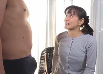 【乳首責め中出し】若い男性を見下ろしながら腰使いが止められずに膣内射精される美女