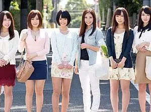 近所に用を足しに出ている人妻たち！！中出し乱交ファックで乱れまくる！勃起回避不能ｗｗｗ