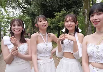 【ファン感謝祭】メーカーの壁を越えて専属女優4人が夢の競演！素人男性宅に次々訪問してハーレム乱交をする神企画！
