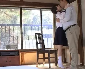 【デビュー＝ベロチュー】&rArr;まるで娘を抱いてる感覚でキス三昧で大量射精