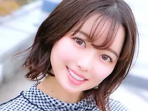 【人妻ナンパ】「恥ずかしい//」美尻でちっぱいな27歳の奥さんがつるつるマンコを旦那以外の男性にクンニされる！