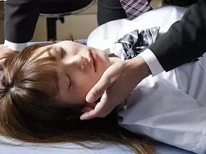 【昏睡レイプ】アイドルルックスな女子生徒が狙われた！！意識混濁の中、まだまだ未熟すぎるアソコがイタズラされて&hellip;