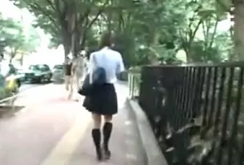 犯されてお漏らししてるぜ..変態マンコがッ..ﾆﾁｬｱｗ/制服着衣のままレイプされるスレンダー美乳ロリ美少女JK