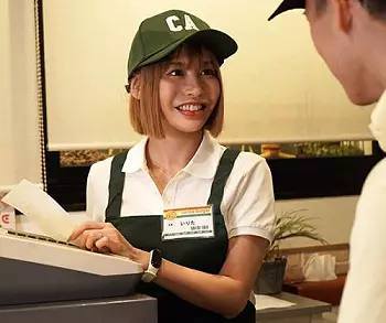 【入田真綾】夫に満足してない奥さんが若いバイト仲間に欲望をたぎらせ興奮の浮気セックス