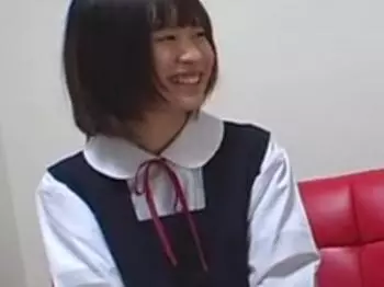 【JCロリ動画】マジメそうな学校帰りの中○生に声をかけて円光ナンパ！ウブだと思ってたのに淫乱なガリ巨乳だったｗ