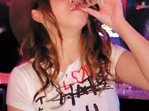 新宿テキーラガール 琴音ありさ！！立ちバックで膣内射精
