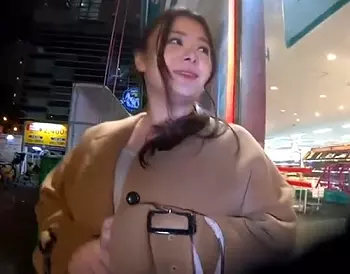 【人妻レイプ】ママ友に裏切られて借金背負う悲惨な美乳妻！色白ボディをポロリし咥え捩じ込まれてイキまくり