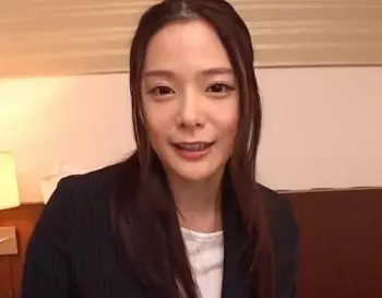 ウィスパーボイス淫語の誘惑！あざと可愛い彼女の親友が誘惑して来る（新人研修編）主観映像！