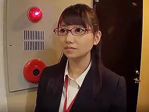 『えっ、じゃんけんですか？』いきなり業務中のOLに野球拳指令で、訳も分からず全裸にされるｗｗ
