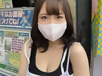 【素人】Hカップ爆乳おっぱいを持つおじさんキラーの年下彼女！立ちバックで激ピスされ追撃手マンでイキ潮噴射