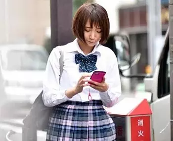 制服美少女、中出し姦！変態オジサンの家に閉じ込められた、思い出したくない10日間！