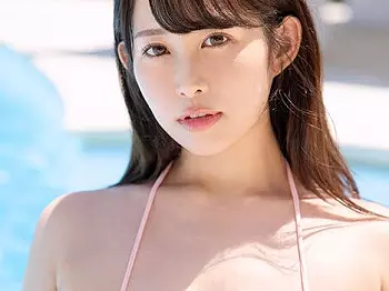 【Kカップ爆乳の衝撃♡】 天然スライムおっぱいが揺れまくる！ デビュー作からチンポを挟んで快感絶頂！ スケベな爆乳美女の