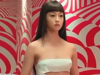 あのエリカさまが麗しき美乳をポロリしちゃう！渾身のセックス・シーンもあってﾀﾏﾝﾈｰｰｗ