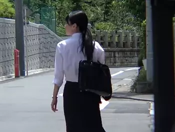 身動き取れずにじっくり味わい尽くされる就活生！泣きながらパンツまで剥ぎ取られ強制ファックで震えまくり