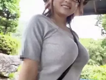 乳デカすぎｗｗ巨乳がパイスラされて強調されたエロ乳女子大生！温泉旅館に連れてきて露出調教！チンポをしゃぶらせ口内に射精！