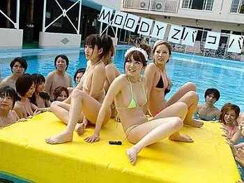 大人気AV女優たちがマンコを開いた状態で素人男性に見せつけて、好みのマンコを犯させまくっちゃうww