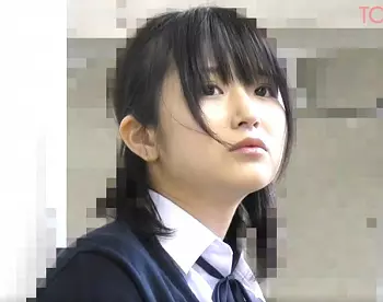 アウロリ少女&times;電車強姦&times;逆さ撮り｜制服JKの思春期まんこに、鬼ちんぽをねじ込み、ドクドク中出しする鬼畜男