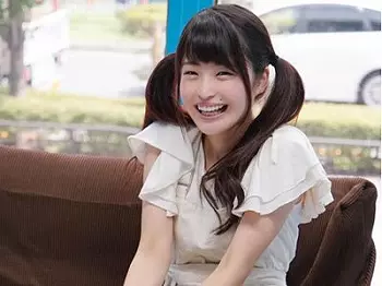 【マジックミラー】ツインテールの童顔ロリ美少女JDを質問中にデカチン即ハメ!大量潮吹きのお漏らし失禁するエロエロセックス
