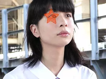 ＜電車痴漢＞学校帰りのエロ制服JKを尾行してパンチラ盗撮。油断する少女の背後を捉え、立ちバックで中出しレイプ&hellip;＜顔射＞