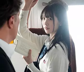 【痴漢レイプ】「教え子が触られてる姿を見て興奮した変態教師!」自らも犯罪に手を染めてしまった!?【白上咲花】