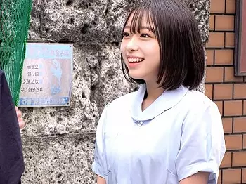 【素人ナンパ】ちょっと経験してみようかなってww白衣が似合う清楚系ナースお姉さんが皮被りまくりな童貞ちんぽをフェラ手コキ