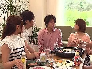 「声出したら聞こえちゃいますよ&hellip;」飲み会で人目を盗んでこっそり！！近所の人妻のカラダが気になる男が仕掛けてみると&hellip;