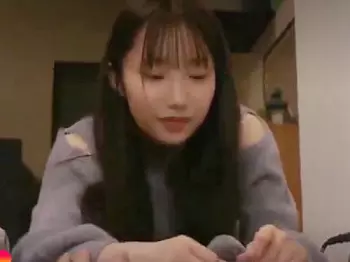 <鍋パ寝取られ_彼女連れ>グニュ〜ねえ勃ってる・・強烈チ○コの彼を発情メスとなったガールが逆痴漢するエロ動画WWWWWW
