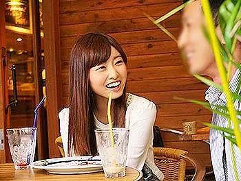 スレンダーでちっぱいな可愛い素人とのセックスを盗撮ｗｗｗ