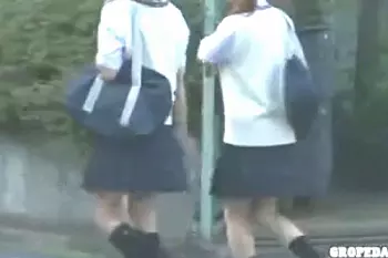 JK痴漢！強制逆3P乱交！アイドル級に可愛いスレンダー貧乳ロリ美少女制服JKイラマチオ口内射精凌辱レイプ！