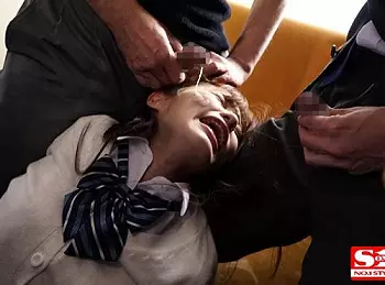 毎日のように車内で行われる卑劣な痴●行為に何も抵抗できない。 こんな可愛い子とエッチな事ができるのなら良しとします。