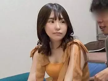 盗撮フェラや連発ベロチューセックスしてエッチに乱れちゃう20歳のかわいい美人！その痴態をバッチリと盗撮！