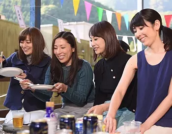 『ちょっとぉ、私たちオバさんだよw？』旅行先でヤリたい盛りの男子大学生の性の餌食になったママ友グループ