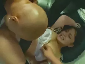 【連続レイプ犯】街の美少女を次々と犯しまくる鬼畜犯人!無理矢理抑えられ巨根チンポ生挿入ピストンで理性崩壊絶頂イキ!