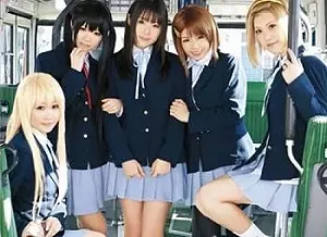 【痴漢顔射】お嬢ちゃんお尻をまさぐる男に不安を感じ汚い男根を擦られ挿入される