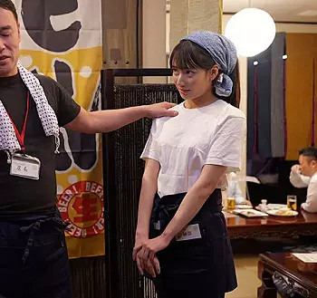 【相部屋レイプ】「店長&hellip;止めて！キモイ&hellip;」バイト先のセクハラ親父に犯され、屈辱イキさせられた美少女！【榊原萌】