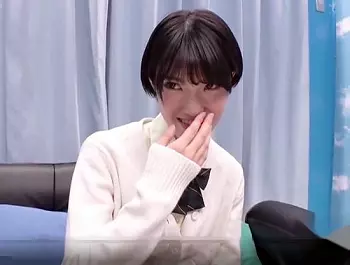 ショートヘア制服女子がＭＭ号でおっぱい揉まれて悶絶♡ベロチューにクンニで完堕ちしてフェラに即ハメＳＥＸでイキまくる