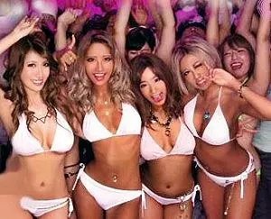 ＜黒ギャル乱交パーティ＞媚薬泡でキマリまくったビキニギャル達が踊り狂ってハメまくる