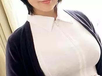 【乳揺れ&times;素人】着衣巨乳がばえる爆乳ぽっちゃりナースがエチエチSEX！痴女り騎乗位ラッシュ！正常位でズコって顔射！
